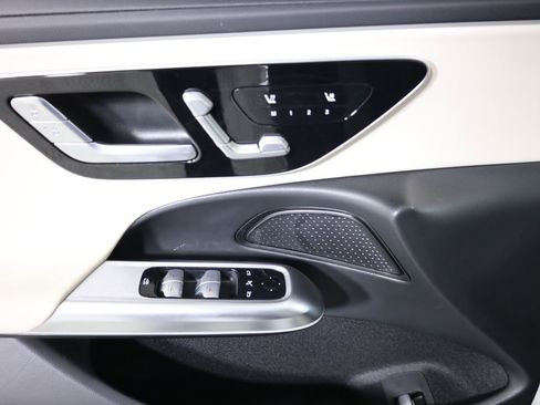 Used 2025 Mercedes-Benz E 450 4MATIC Sedan image 9