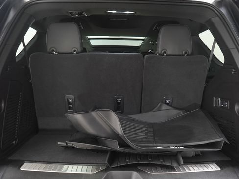 Used 2025 GMC Yukon Denali w/ Denali Reserve Package AWD/4WD image 9