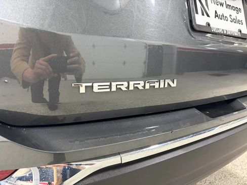 Used 2018 GMC Terrain SLT FWD image 17