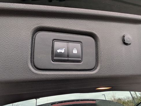 Certified 2023 Nissan Pathfinder Platinum image 33