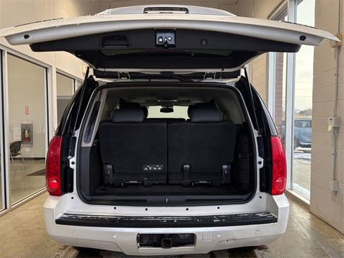 Used 2014 GMC Yukon SLT w/ SLT-2 Equipment Package image 14