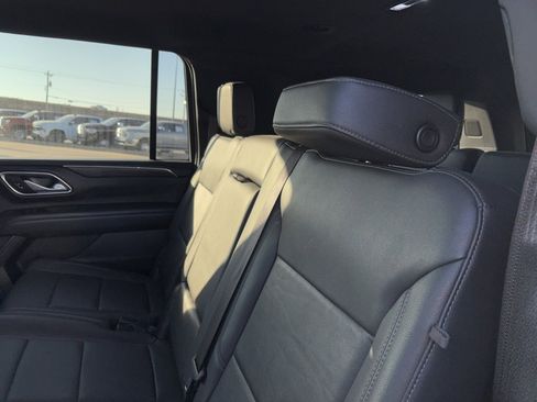 Used 2022 Chevrolet Suburban Z71 image 11