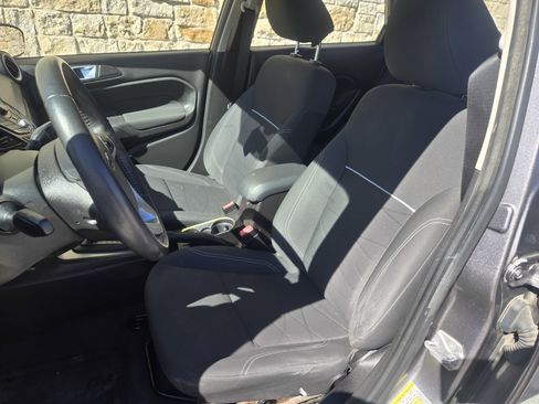 Used 2014 Ford Fiesta SE image 5