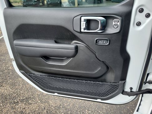 New 2025 Jeep Gladiator Sport image 13