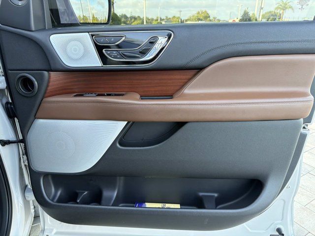 Used 2022 Lincoln Navigator Reserve AWD/4WD image 19