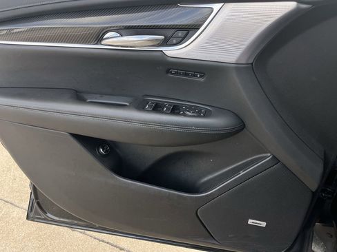 Used 2022 Cadillac XT6 Sport w/ Technology Package image 26