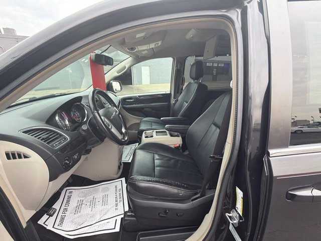 Used 2015 Chrysler Town & Country Touring FWD image 26