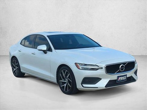 Used 2020 Volvo S60 T5 Momentum w/ Premium Package image 3