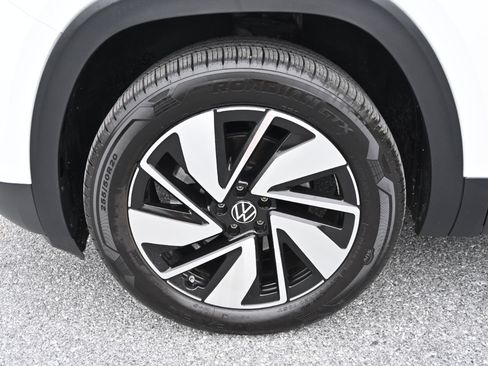 Used 2024 Volkswagen Atlas SE image 41