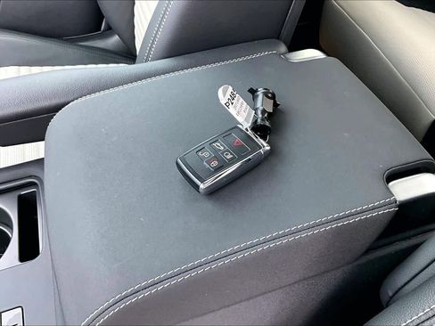 Used 2023 Land Rover Discovery S R-Dynamic image 14