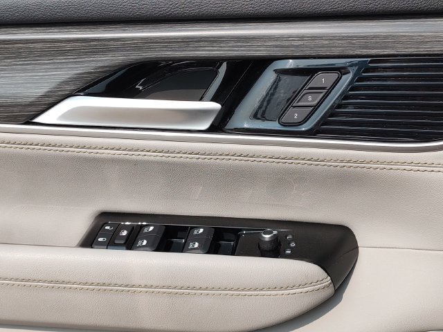Used 2024 Jeep Wagoneer L Series II w/ Flexible Seating Group RWD image 23