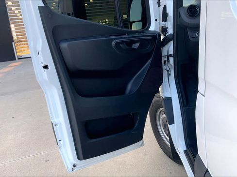Used 2023 Mercedes-Benz Sprinter 2500 image 18