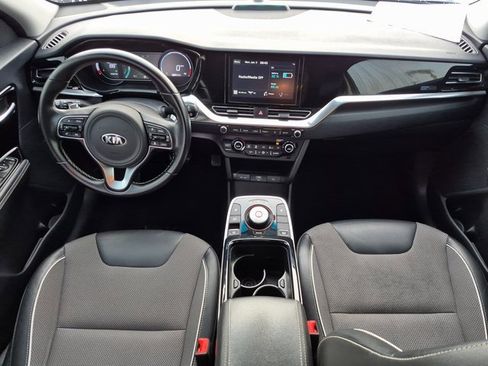 Used 2020 Kia Niro EX image 17