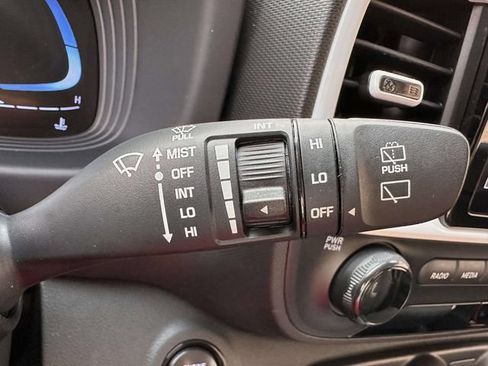 Used 2025 Hyundai Venue Limited FWD image 34