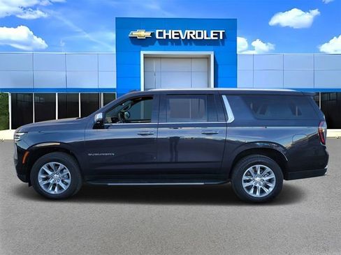 Used 2025 Chevrolet Suburban Premier image 6