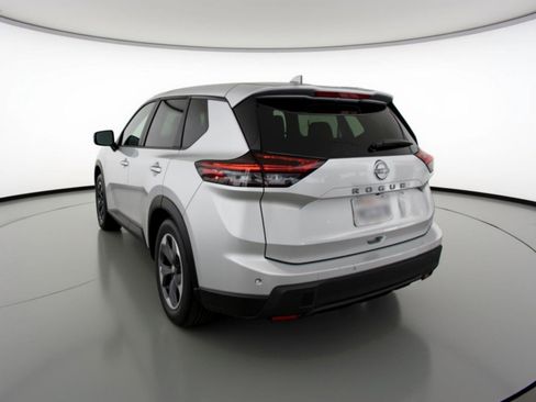 Used 2025 Nissan Rogue SV FWD image 6