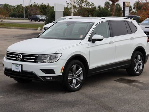 Used 2021 Volkswagen Tiguan SEL image 3