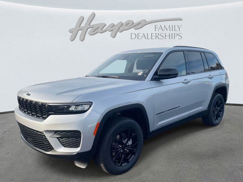 New 2025 Jeep Grand Cherokee Altitude image 20