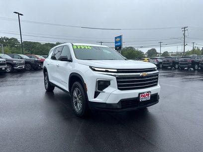 Used 2025 Chevrolet Traverse LT