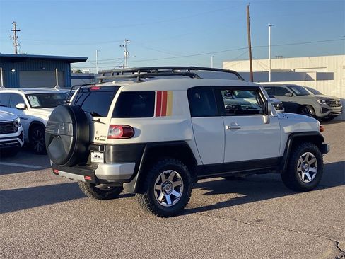 Used 2014 Toyota FJ Cruiser 4WD image 5