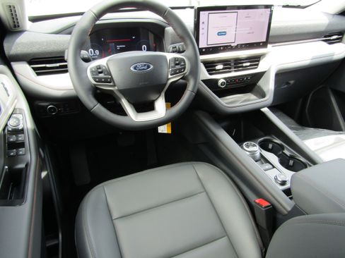 New 2026 Ford Explorer Active AWD/4WD image 2