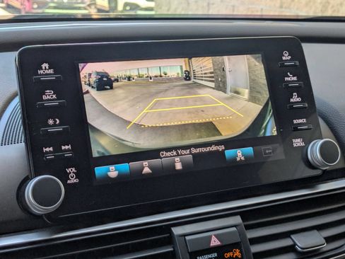 Used 2018 Honda Accord Touring image 17