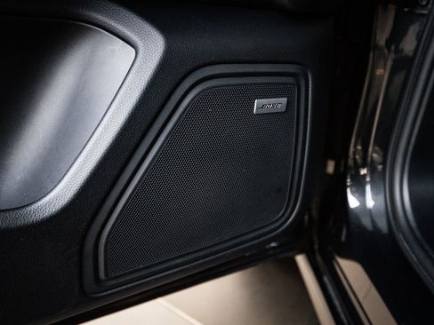 Certified 2021 Porsche Macan Turbo AWD/4WD image 21