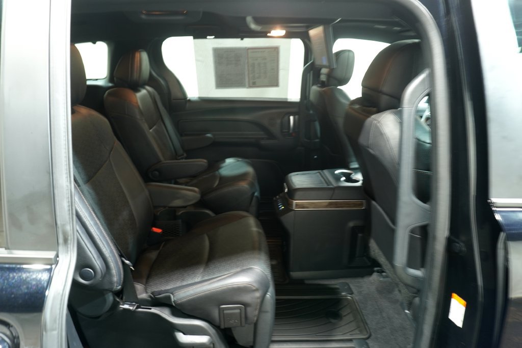 Used 2025 Toyota Sienna Platinum AWD/4WD image 16