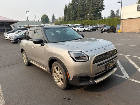 Used 2025 MINI Cooper Countryman SE w/ Comfort Package Max AWD/4WD image 3
