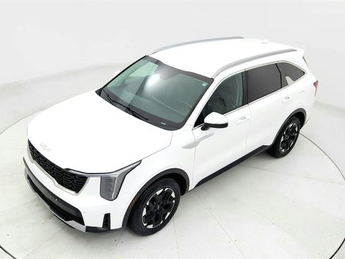 Used 2024 Kia Sorento S FWD image 13