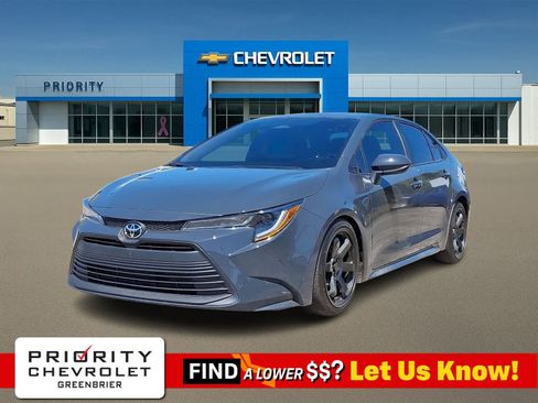 Used 2025 Toyota Corolla LE FWD image 1