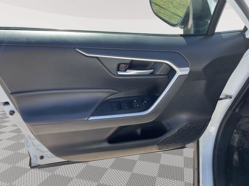 Used 2019 Toyota RAV4 XLE FWD image 21