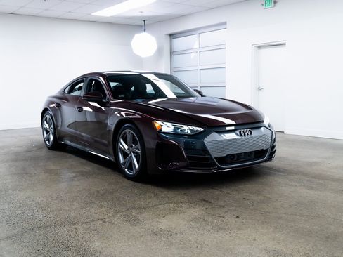 Used 2022 Audi e-tron GT Premium Plus image 25