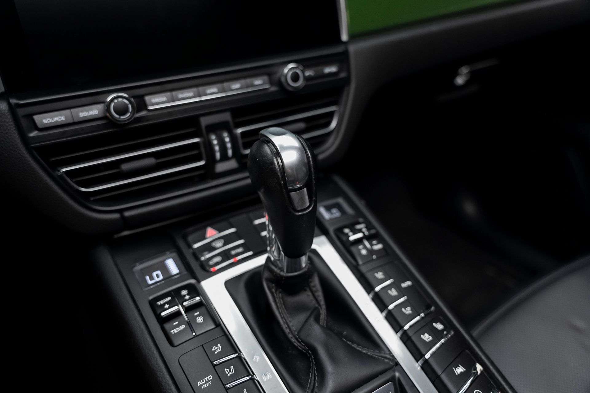 Used 2019 Porsche Macan AWD/4WD image 49