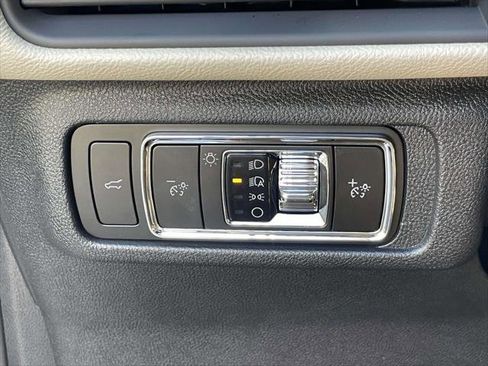 Used 2025 Lincoln Corsair AWD image 17