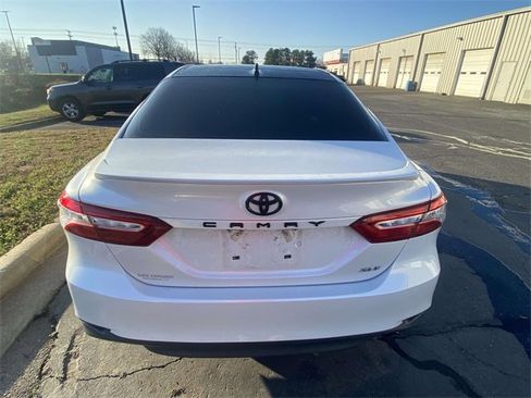 Used 2019 Toyota Camry XLE image 3
