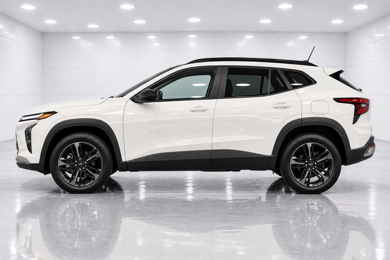 Used 2025 Chevrolet Trax ACTIV FWD image 2