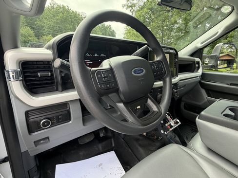 Used 2023 Ford F550 4x4 Regular Cab Super Duty image 36