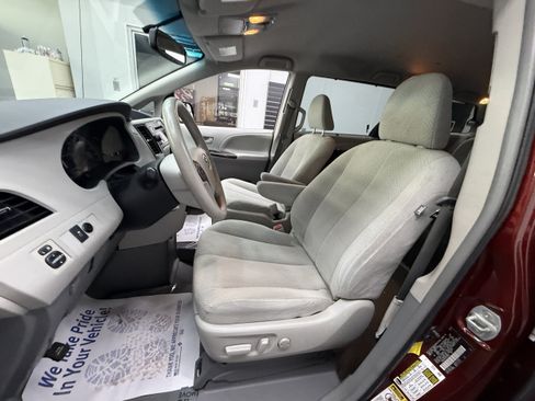 Used 2012 Toyota Sienna LE FWD image 12