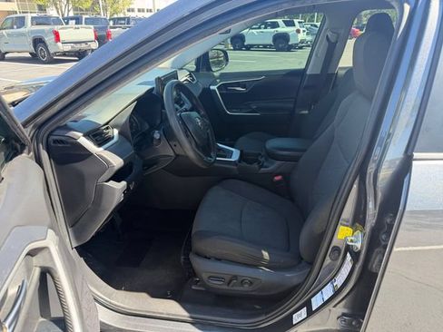 Used 2020 Toyota RAV4 XLE AWD/4WD image 27