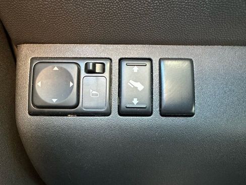 Used 2012 Nissan Pathfinder SV image 19