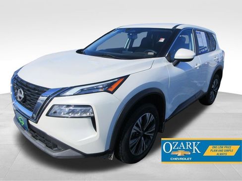 Used 2023 Nissan Rogue SV image 1