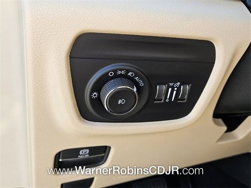 New 2025 Jeep Grand Cherokee Limited image 27