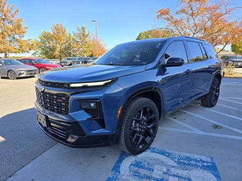 Used 2024 Chevrolet Traverse RS w/ LPO, Floor Liner Package image 3