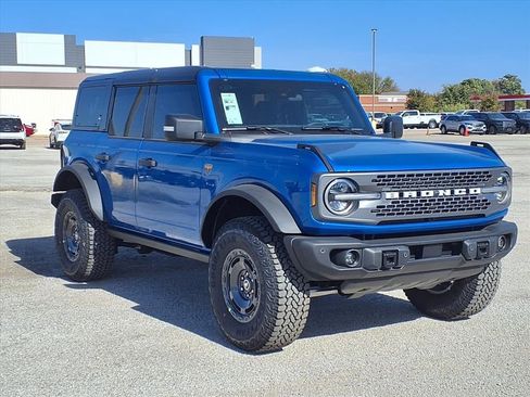 New 2025 Ford Bronco Badlands image 3