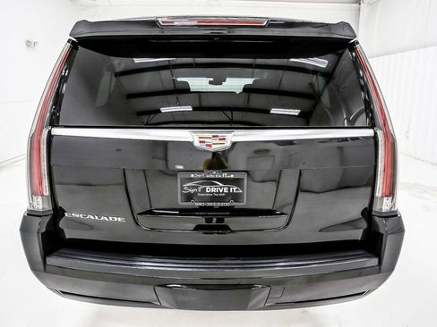 Used 2018 Cadillac Escalade ESV Premium Luxury image 5