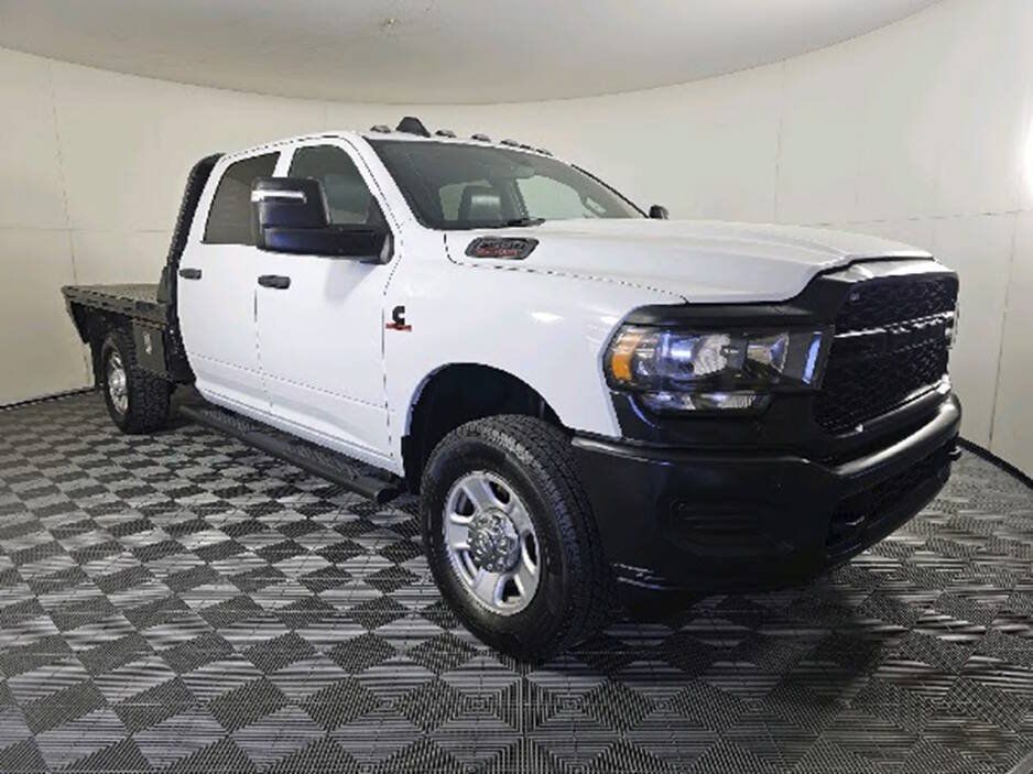 Used 2024 RAM 2500 Tradesman w/ Snow Chief Group AWD/4WD image 3