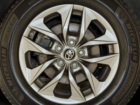 Used 2022 Toyota Sienna XLE image 33