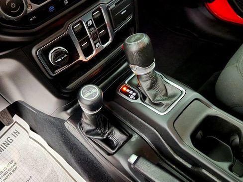Used 2023 Jeep Wrangler Unlimited AWD/4WD image 16
