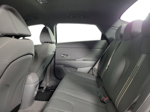 New 2025 Hyundai Elantra SEL image 29